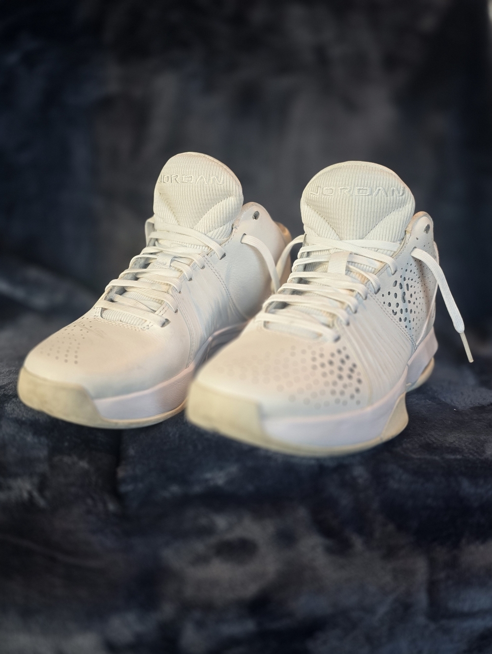 Air Jordan White Basketball Sneakers Nike Air Jordan 5 AM White Silver Metallic